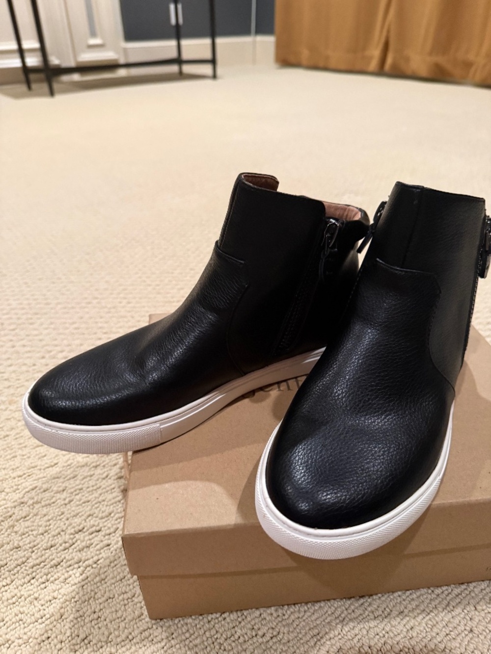 Gentle Souls by Kenneth Cole, Black leather shoe